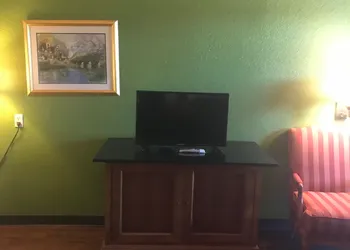 Day N Night Inn hotel thumbnail 3