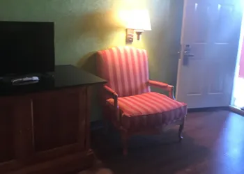 Day N Night Inn hotel thumbnail 5