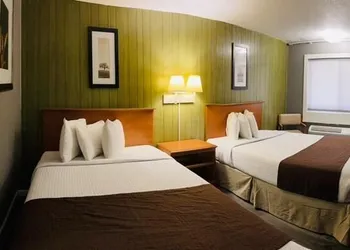 Sparta Inn hotel thumbnail 5