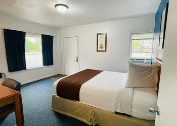Sparta Inn hotel thumbnail 6