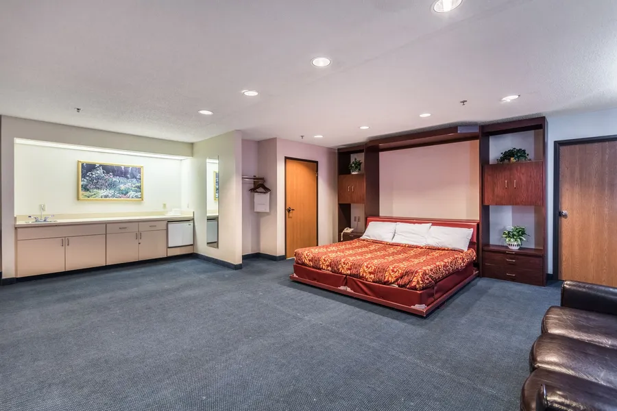Quality Express Inn & Suites hotel detail image 6