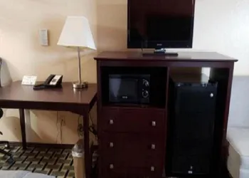 Executive Inn Woodward hotel thumbnail 5