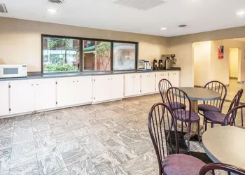 Studios and Suites 4 Less Emporia hotel thumbnail 3