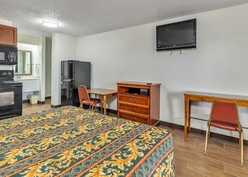Studios and Suites 4 Less Emporia hotel thumbnail 6
