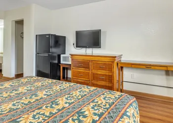 Studios and Suites 4 Less Emporia hotel thumbnail 7