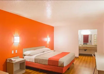 Motel 6 Lawton, OK hotel thumbnail 7