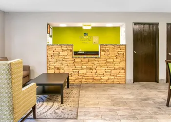 Quality Inn & Suites Metropolis I-24 hotel thumbnail 4