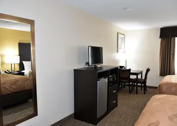 Quality Inn & Suites Metropolis I-24 hotel thumbnail 8