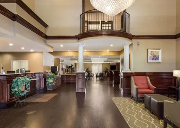 Comfort Suites Near University hotel thumbnail 5