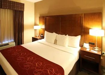 Comfort Suites Near University hotel thumbnail 6