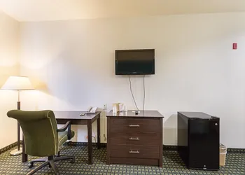 Budget Inn and Suites hotel thumbnail 5