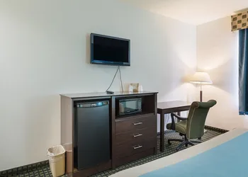 Budget Inn and Suites hotel thumbnail 7