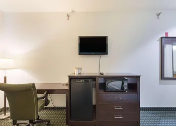 Budget Inn and Suites hotel thumbnail 8