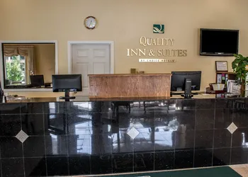 Quality Inn & Suites Fife Seattle hotel thumbnail 3