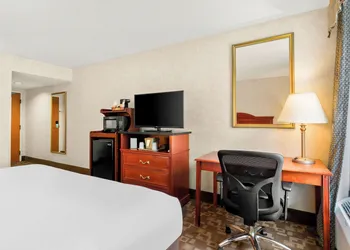 Quality Inn Edison-New Brunswick hotel thumbnail 8
