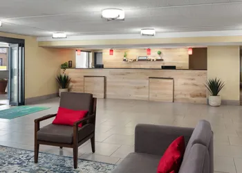Wingate by Wyndham Lincoln Airport East I-80 hotel thumbnail 2
