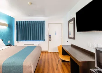 Motel 6 Valdosta, GA - University hotel thumbnail 5
