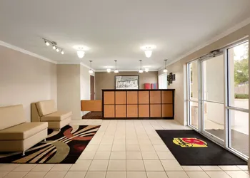 Super 8 by Wyndham Lake Charles Northeast hotel thumbnail 2