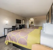 Super 8 by Wyndham Lake Charles Northeast hotel detail image 4