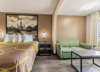 Super 8 by Wyndham Lake Charles Northeast hotel thumbnail 8