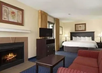 Suburban Studios hotel thumbnail 2
