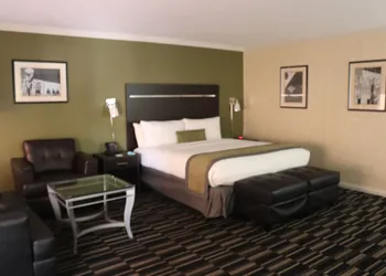 Uptown Oasis San Jose Airport hotel thumbnail 4