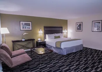 Uptown Oasis San Jose Airport hotel thumbnail 5
