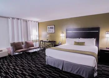 Uptown Oasis San Jose Airport hotel thumbnail 7