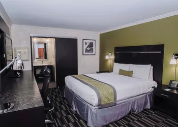 Uptown Oasis San Jose Airport hotel thumbnail 8