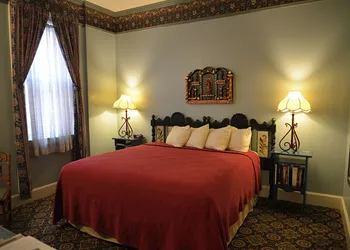 Historic Plaza Hotel hotel thumbnail 4