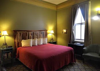Historic Plaza Hotel hotel thumbnail 5