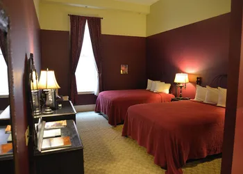 Historic Plaza Hotel hotel thumbnail 6