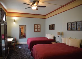 Historic Plaza Hotel hotel thumbnail 7