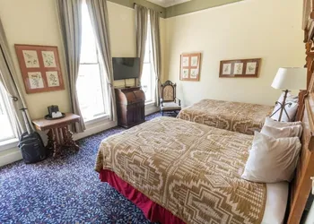 Historic Plaza Hotel hotel thumbnail 8