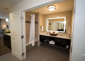 Holiday Inn Express & Suites Denver South - Castle Rock by IHG hotel thumbnail 4