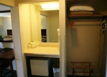 Hyannis Travel Inn hotel thumbnail 7