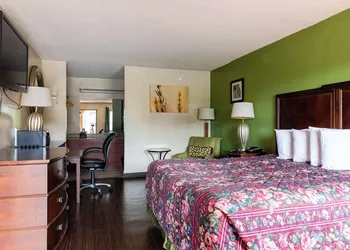 Country Hearth Inn & Suites Marietta hotel thumbnail 8