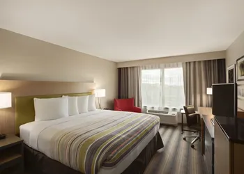 Country Inn & Suites by Radisson Bismarck Waterpark hotel thumbnail 3