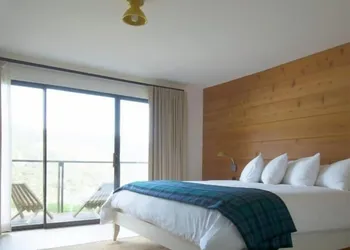 Timber Cove Resort hotel thumbnail 4