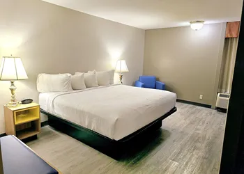Days Inn by Wyndham Rolla hotel thumbnail 3