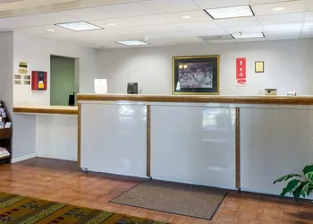 Econo Lodge Canton I-55 hotel thumbnail 2