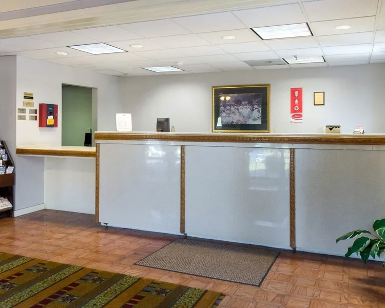 Econo Lodge Canton I-55 hotel detail image 2