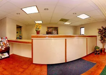 Econo Lodge Canton I-55 hotel thumbnail 6