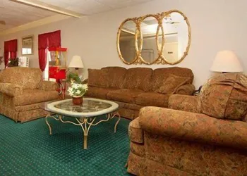 Econo Lodge Canton I-55 hotel thumbnail 7