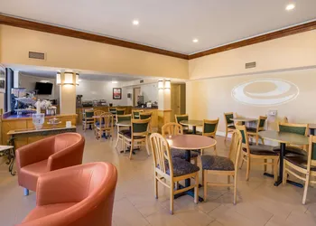 Econo Lodge Hendersonville hotel thumbnail 3