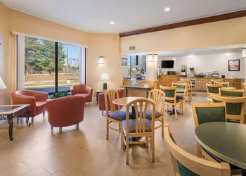 Econo Lodge Hendersonville hotel thumbnail 4