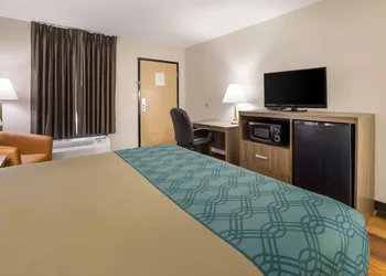 Econo Lodge Hendersonville hotel thumbnail 8