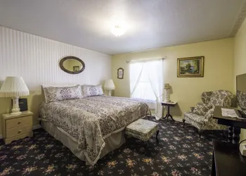 Historic Cary House Hotel hotel thumbnail 6