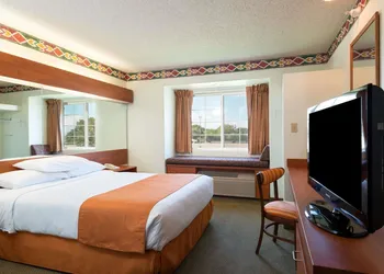 Microtel Inn & Suites by Wyndham Pueblo hotel thumbnail 7