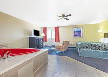 Days Inn by Wyndham Pueblo hotel thumbnail 4